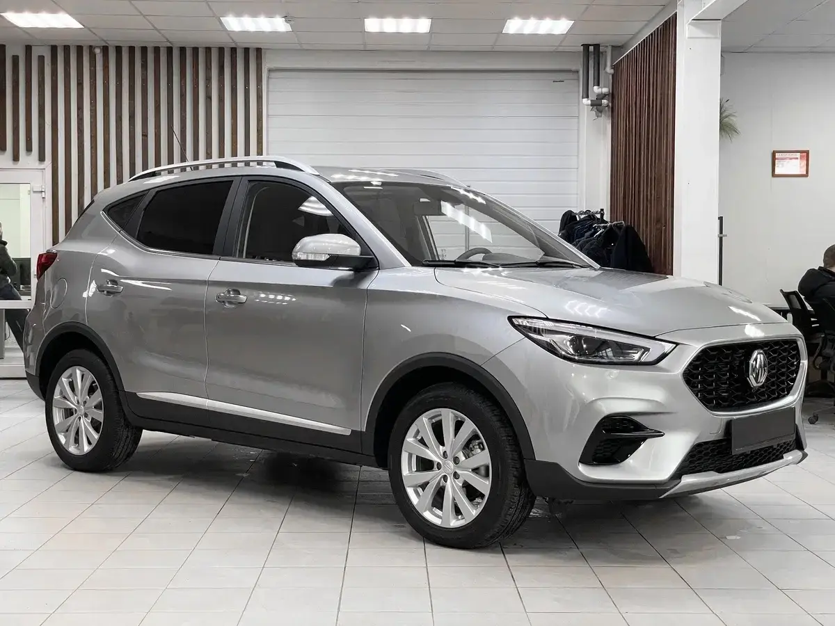 MG ZS с автосалона по цене от 2 379 000 рублей